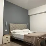 Bed & Breakfast Bella -parcheggio Privato Interno Arona
