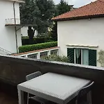 Bed & Breakfast Bella -parcheggio Privato Interno Arona
