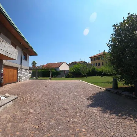 Bed & Breakfast Bella -parcheggio Privato Interno Arona