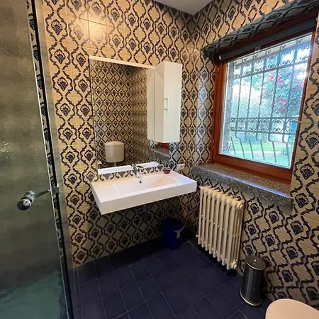 Bella -parcheggio Privato Interno Bed & Breakfast Arona