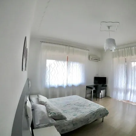 Bed & Breakfast Bella -parcheggio Privato Interno 3*