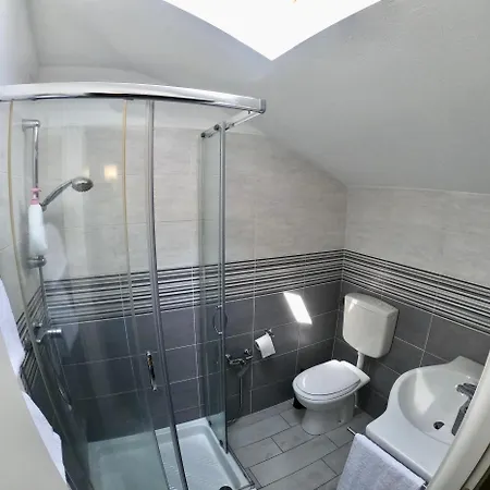 Bella -parcheggio Privato Interno Panzió Arona