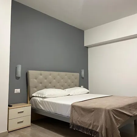 Bed & Breakfast Bella -parcheggio Privato Interno Arona