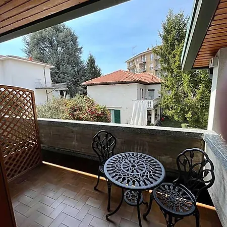 Panzió Bella -parcheggio Privato Interno Arona