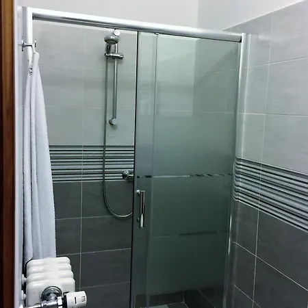 Bella -parcheggio Privato Interno 3* Arona
