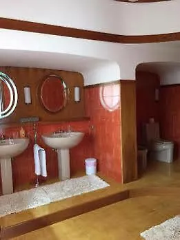 Bella -parcheggio Privato Interno Panzió Arona