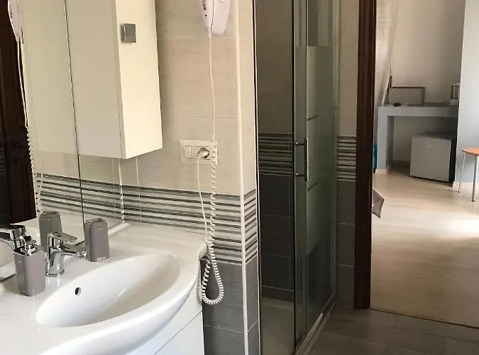 Bella -parcheggio Privato Interno Arona