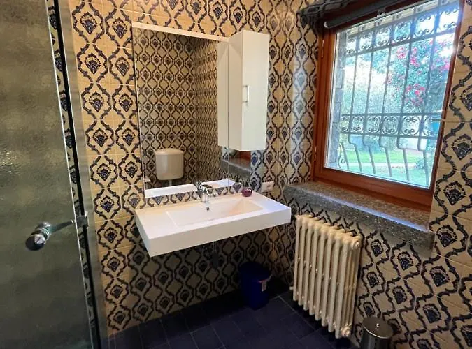 Bella -parcheggio Privato Interno Bed & Breakfast Arona