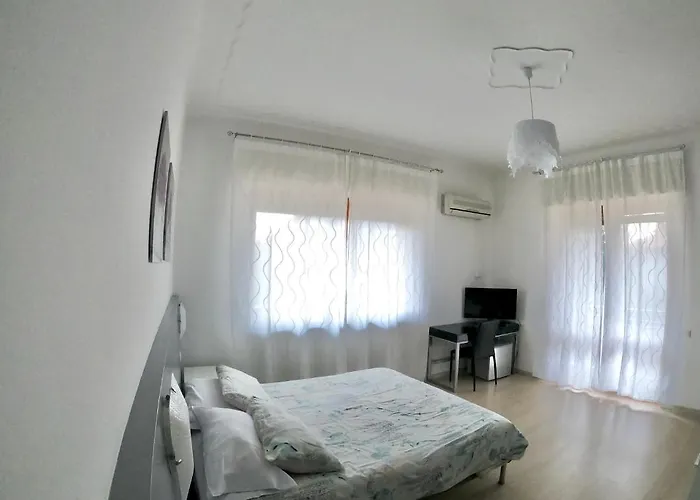 Bed & Breakfast Bella -parcheggio Privato Interno 3*