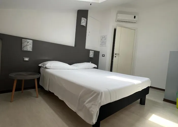 Bella -parcheggio Privato Interno Arona